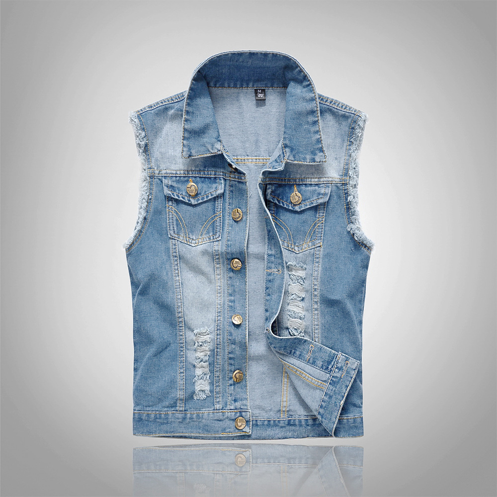 Vêtements tendance pour hommes motards : veste en jean bleu clair, haut de style blazer, veste en jean trouée, chemise façon veste en jean.