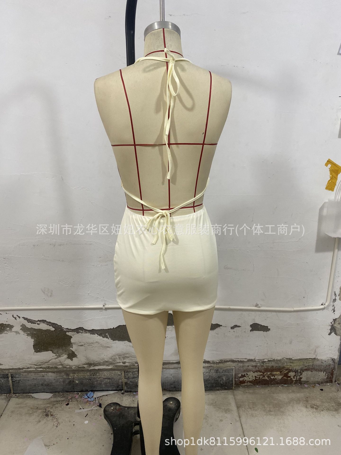 Wein femme célèbre Sexy V profond dos nu paillettes tempérament Floral suspendu cou jarretelle gilet jupe courte couverture