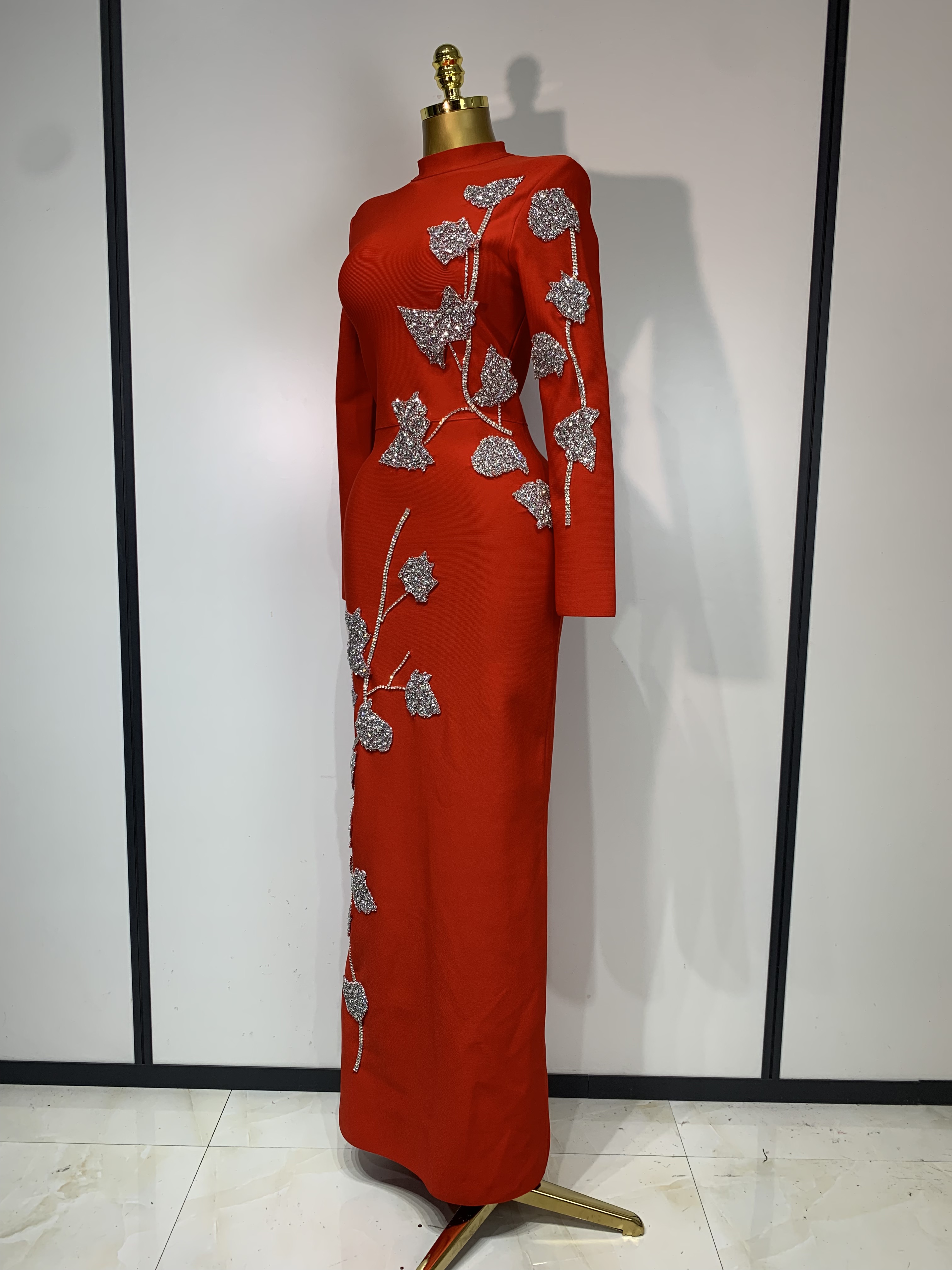 Femmes Sexy à manches longues perles Maxi longue moulante robes de pansement de luxe fête d'anniversaire célébrité élégant tricoté vêtements