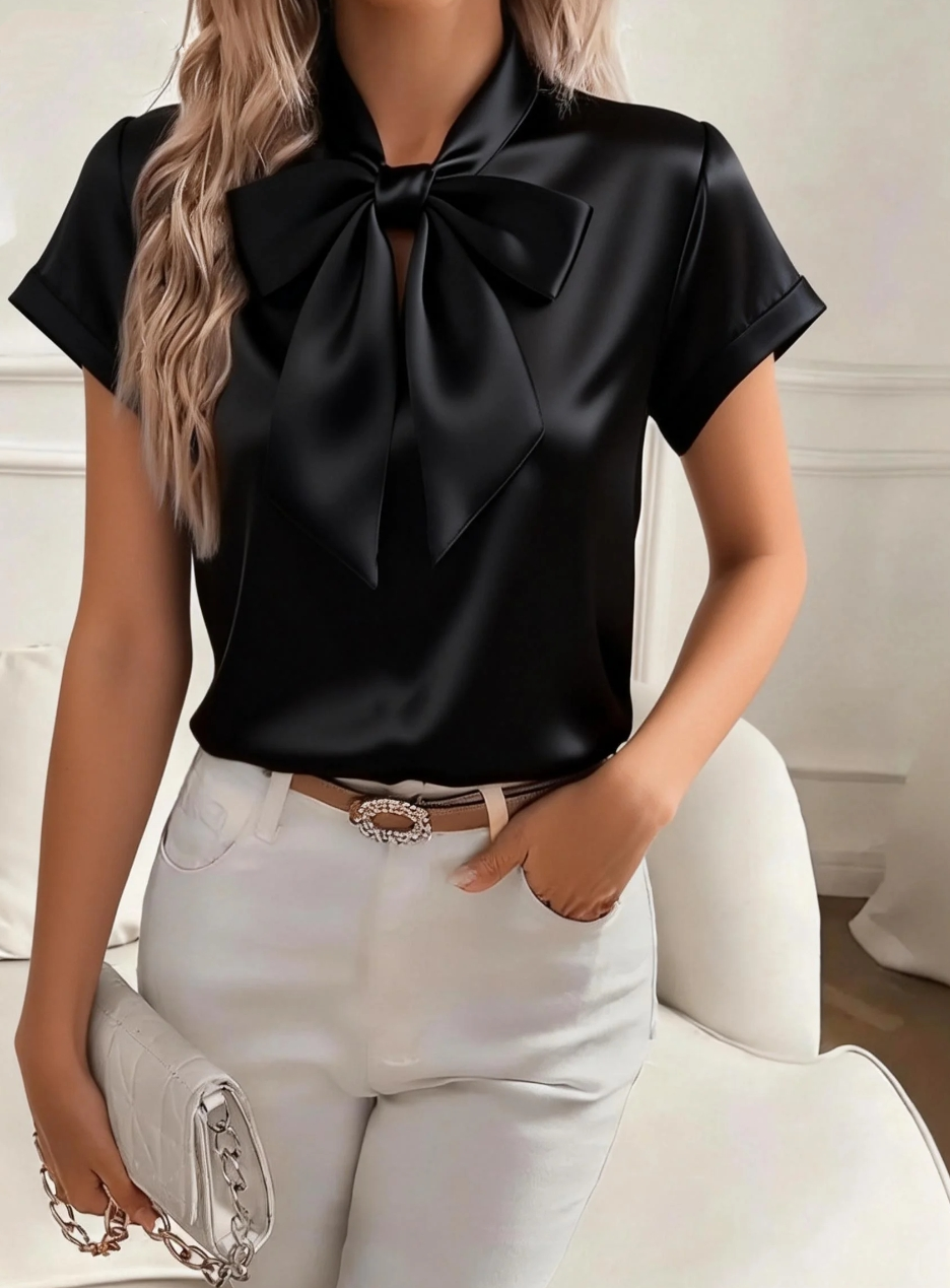 Chemise en satin à manches courtes pour femme avec nœud papillon au col, élégante pour le bureau
