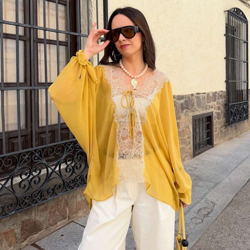 Chemisier élégant jaune transparent à manches longues pour femme avec dentelle, coupe oversize, idéal pour l'été