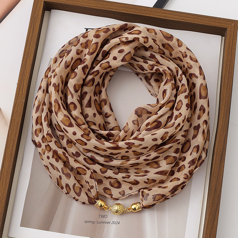 Écharpe à boucle magnétique à imprimé léopard pour femmes, écharpe carrée polyvalente en soie fine, écharpe à décoration angulaire, facile à porter, 63 cm
