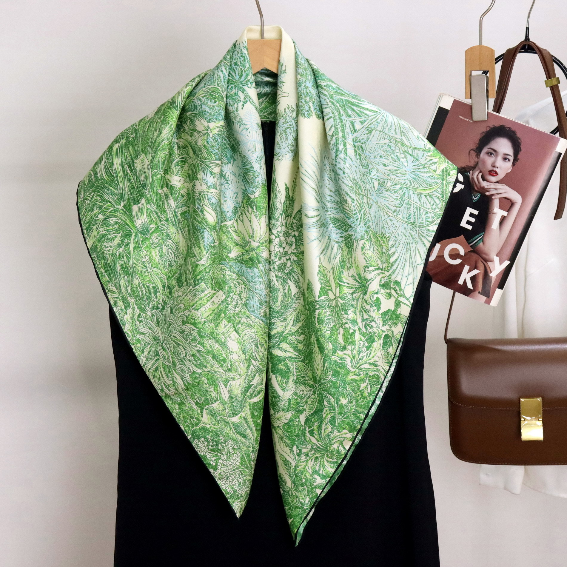Écharpe de créateur en soie véritable 90 cm carré, châles et étoles 100 % soie de mûrier pour femme, élégant imprimé floral, foulard femme, bandana 2026
