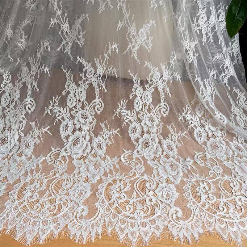 Tissu en dentelle pour cils, robe de mariée, nappe, accessoires de rideaux, blanc. Tissu en dentelle française de haute qualité à fleurs douces.