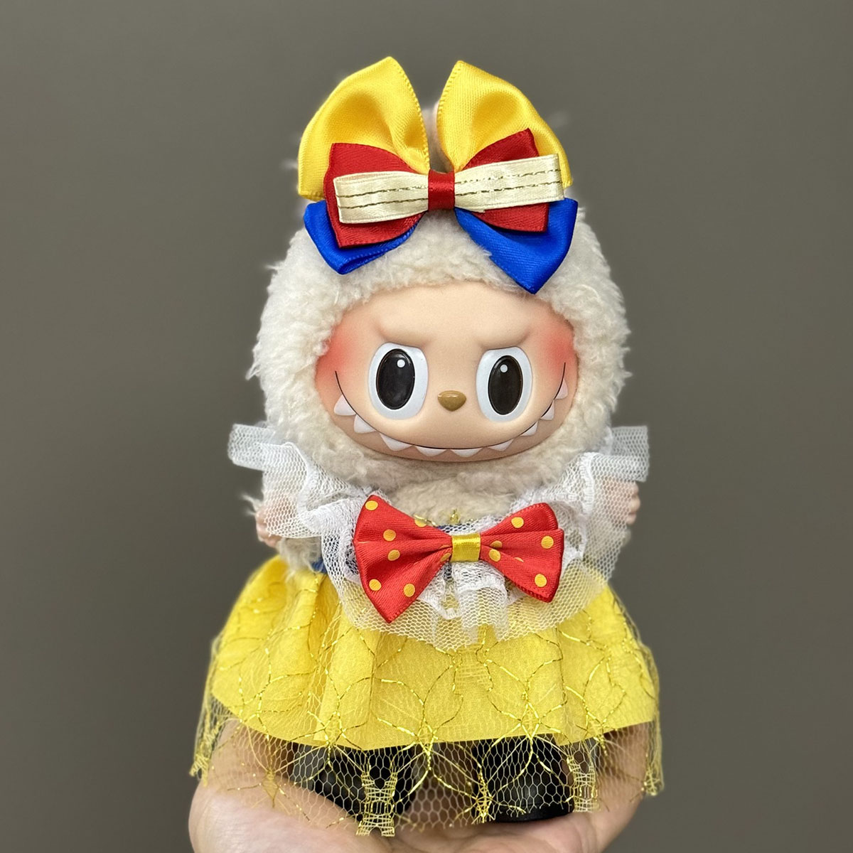 Vêtements de poupée en peluche mignons pour Labubu, ensembles de robes de sirène, jupe en perles, couronne de fleurs, couvre-chef, vêtements, accessoires cadeaux