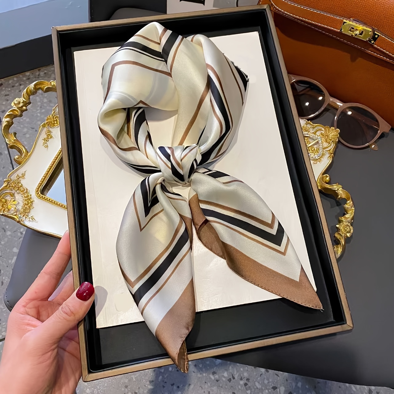 Élégant géométrique rayé carré écharpe pour femmes Satin mode enveloppes foulard femme bandes de cheveux ruban bandeau Bandana