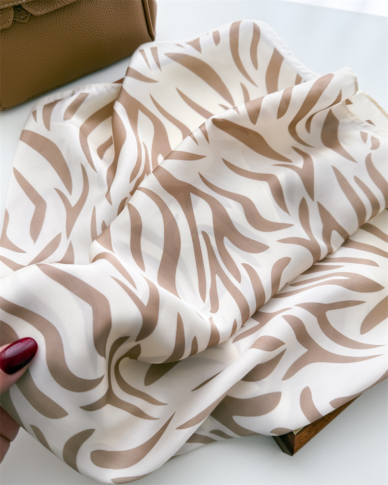 Foulard carré classique imprimé zèbre, châle élégant en Satin doux pour dames, Bandana décoratif élégant pour femmes