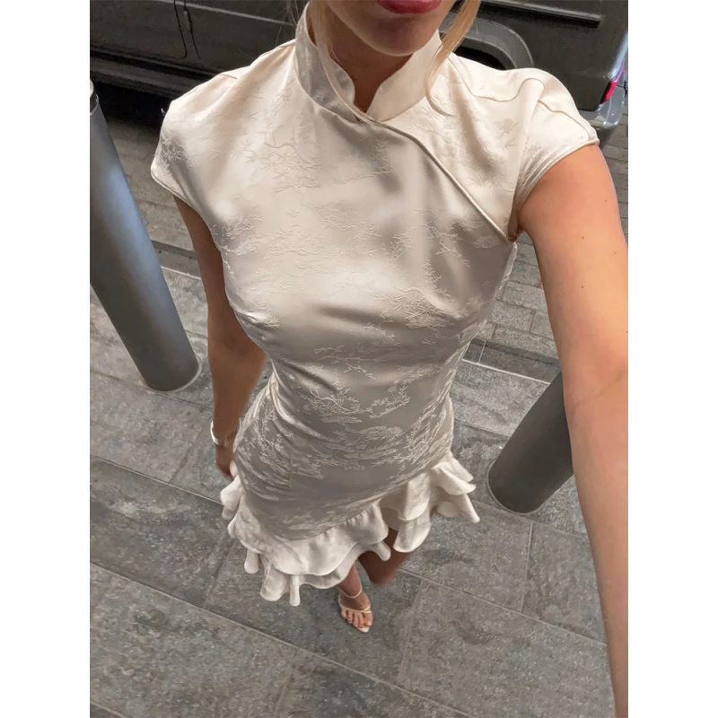 Robe de soirée élégante en satin pour femme, col montant, taille haute, mini-robe moulante, sexy, à manches courtes et volants, idéale pour les fêtes