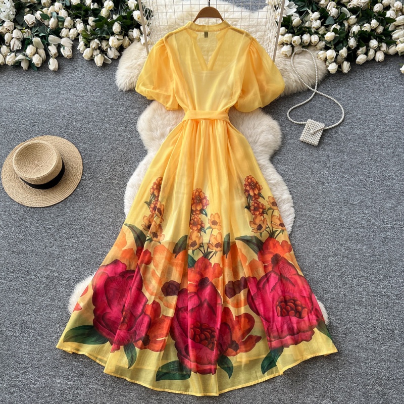 Robe longue maxi bohème à imprimé floral pour femme, collection été 2026, avec manches bouffantes et boutonnage simple, idéale pour les soirées et les vacances