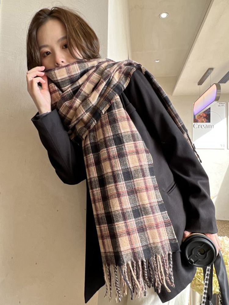 Nouvelle Écharpe Rouge à Carreaux pour Femme, Châle Pashmina Chaud d'Hiver avec Pompons, Écharpes Douces et Tendance, Cadeau de Noël, Style Coréen Rétro pour Homme et Femme