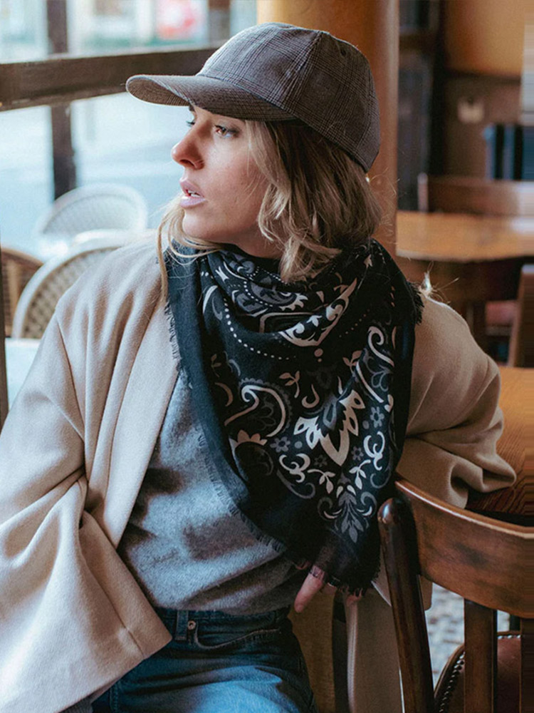 Écharpe vintage pour femme, imprimé floral rétro paisley, foulard carré à bords effilochés, châle léger, nouvelle tenue de printemps pour femme