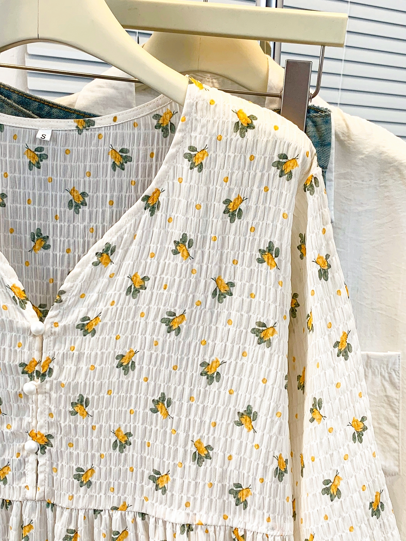 Chemisier floral romantique pour femme, tissu doux, col en V, manches lanternes, polyvalent, multicolore, coupe ample et amincissante