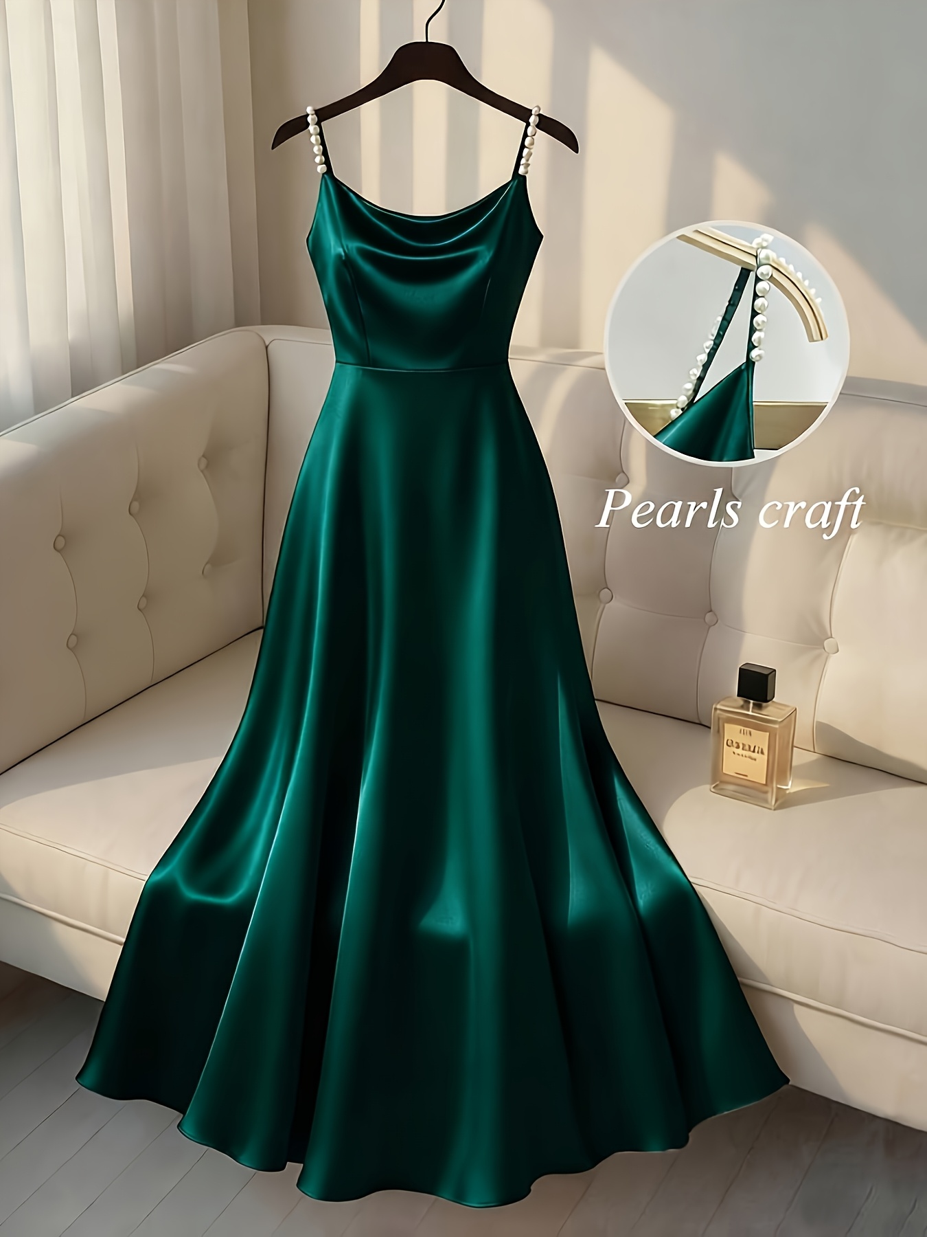 Robe rétro en satin avec bretelles en perles. Design simple, élégant et raffiné, idéal pour les fêtes, les mariages, les rendez-vous et les trajets quotidiens.