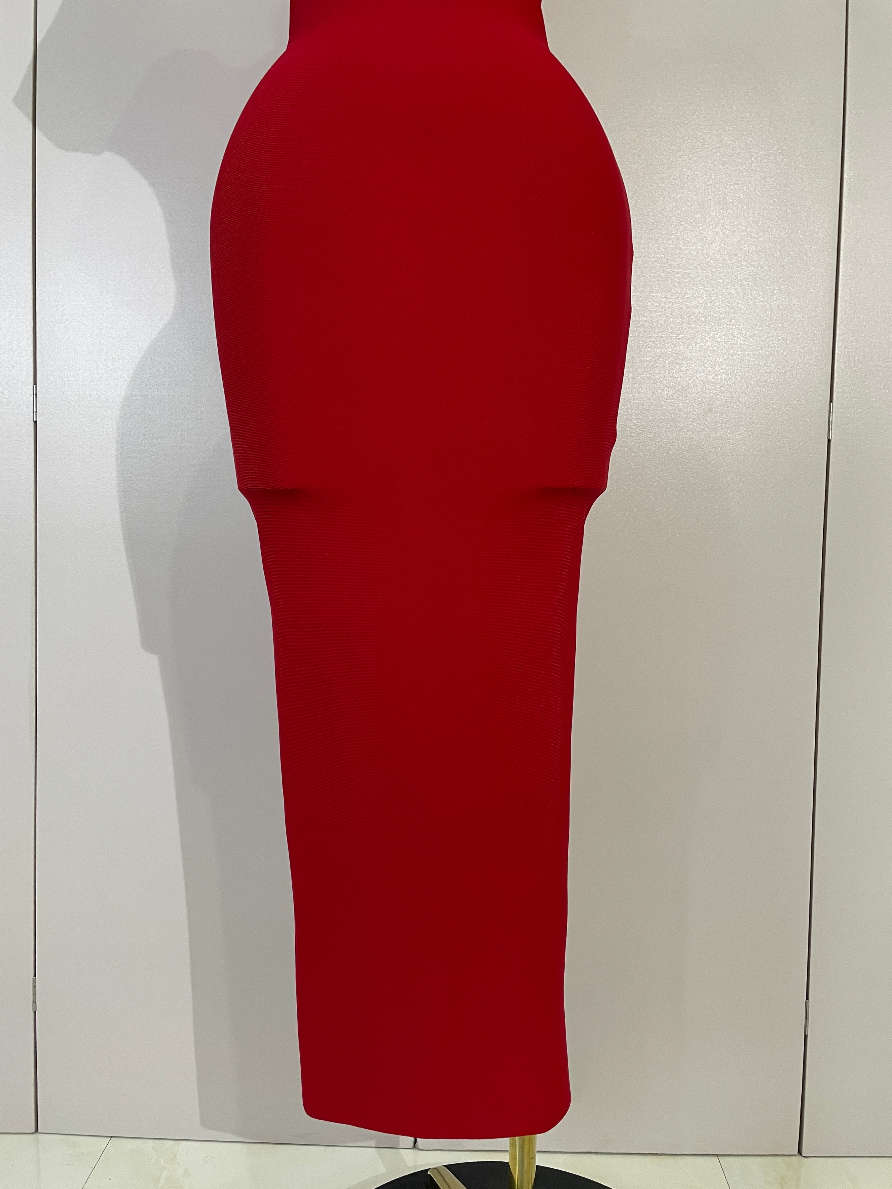 Robe longue moulante rouge à découpes sexy avec nœud brillant et manches courtes pour femme, idéale pour soirée, fête, anniversaire, club, bal de promo, en tricot