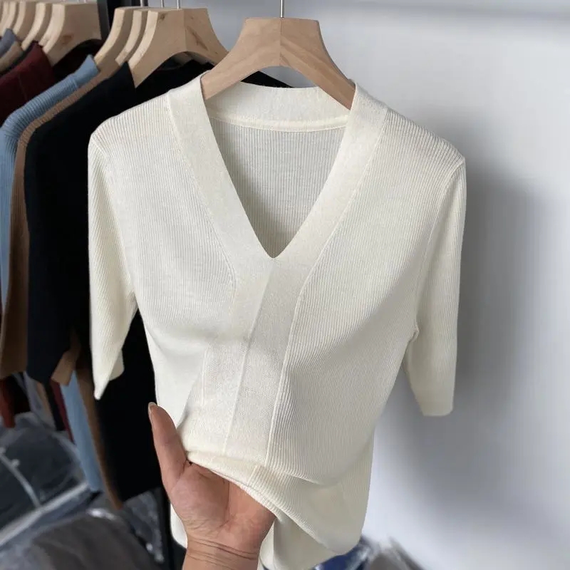 T-shirt basique à col en V et manches courtes, vêtements esthétiques fins, chemisiers d'été pour femmes, vêtements décontractés esthétiques, élégants