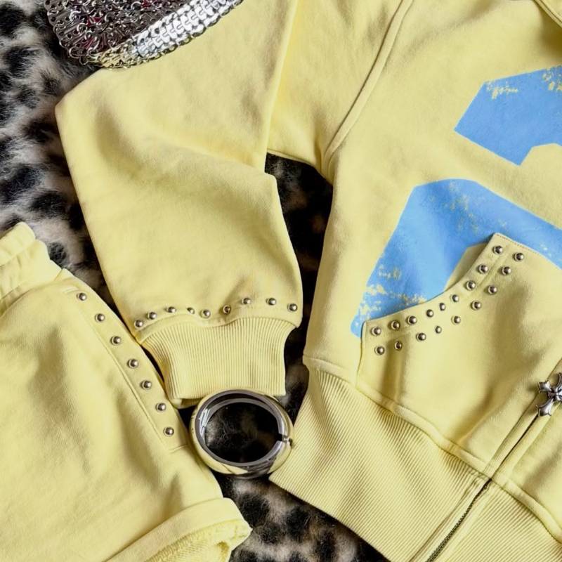 Ensemble de sport 2 pièces pour femme, style Y2K rétro, comprenant un sweat à capuche et un short, avec motif imprimé 21, jaune Mellow, avec rivets, nouvelle collection