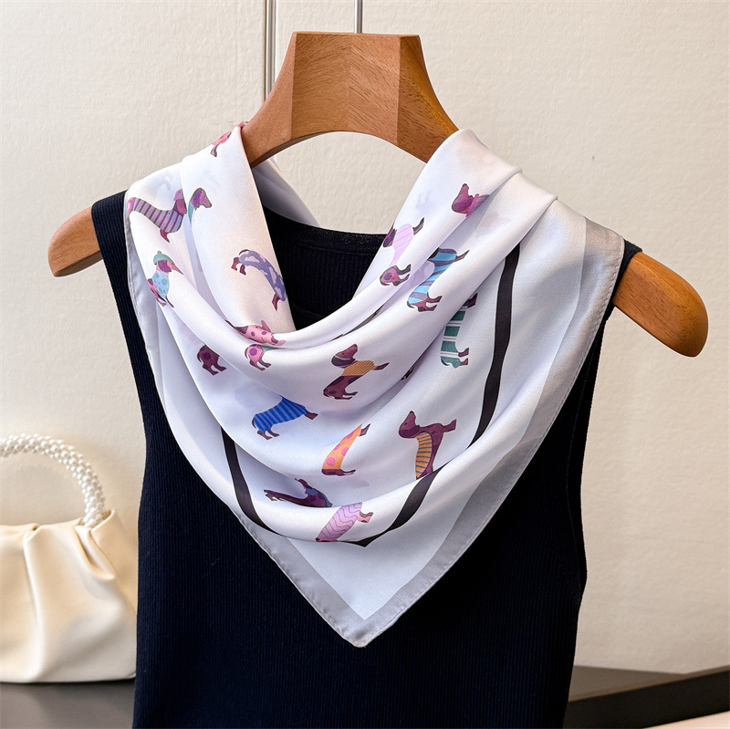 Foulard carré en soie pour femme, motif chien de luxe, en satin doux, bandeau, ruban pour sac à main, hijab, foulard de cou, bandeau pour la tête
