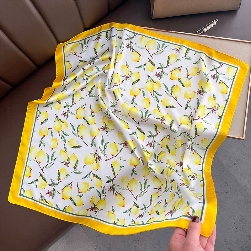 Nouvelles écharpes de luxe imprimées de 70 cm, écharpe en soie pour femmes, décorations florales printemps-été, petites cravates, bandeaux pour cheveux, sacs, vente en gros