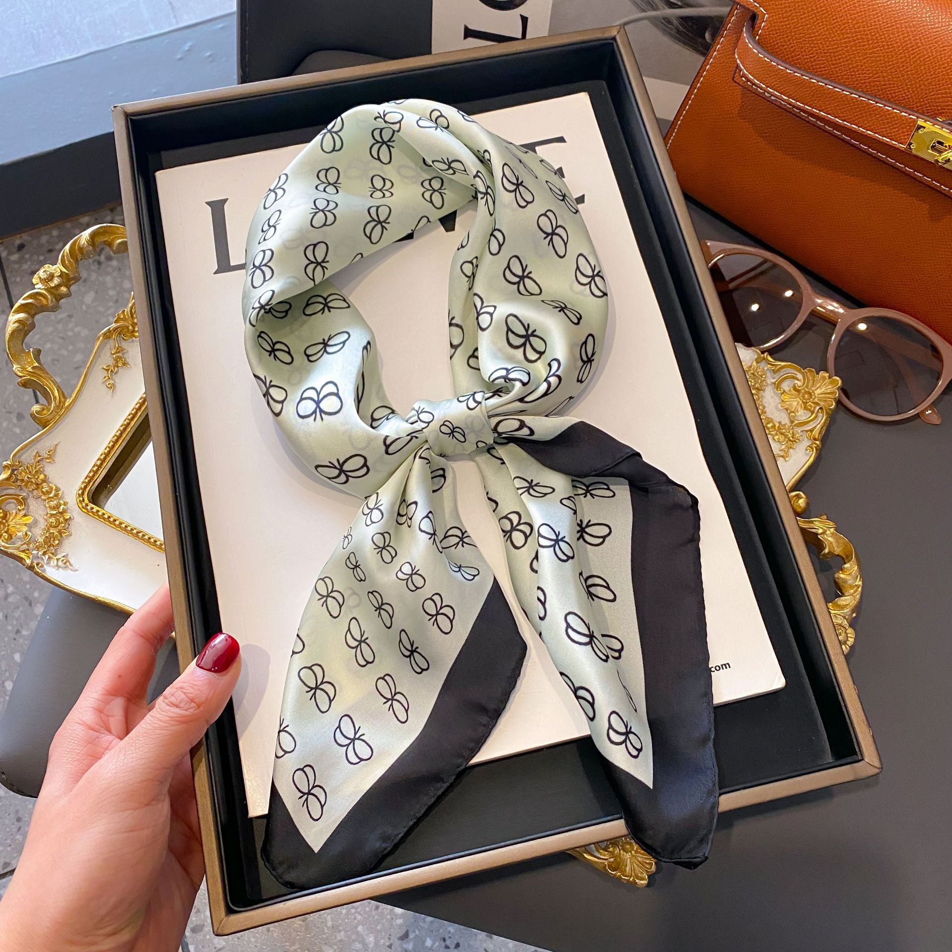 Nouveau Foulard Carré de Luxe en Satin de 70 cm pour Femme, Foulard Effet Soie, Foulard de Mode pour Anses de Sac, Accessoires pour Cheveux et Cou