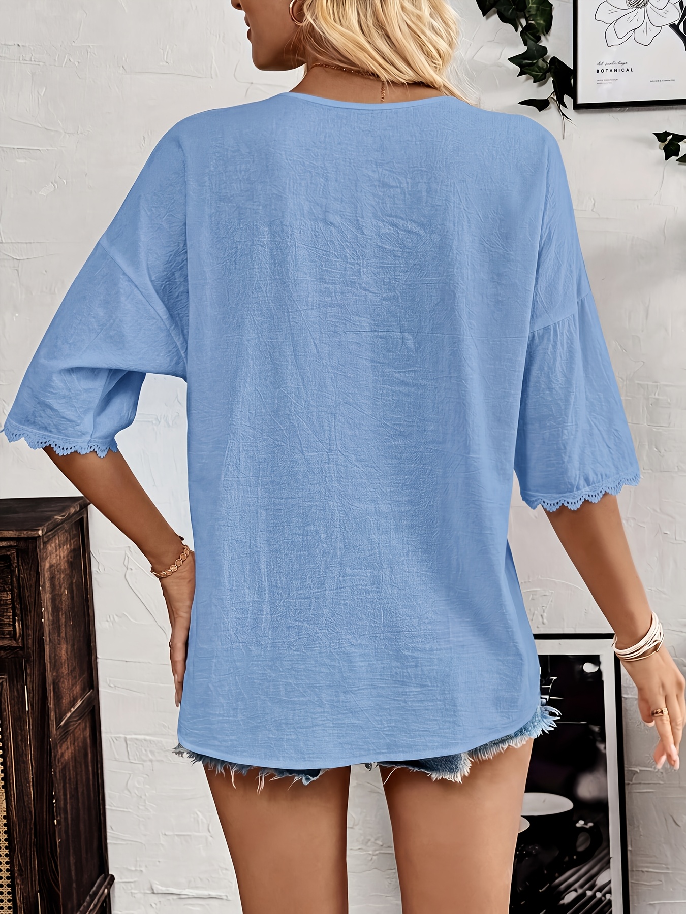 Chemise classique pour femme 100% coton, décontractée et élégante, avec empiècements en dentelle et détails boutonnés.