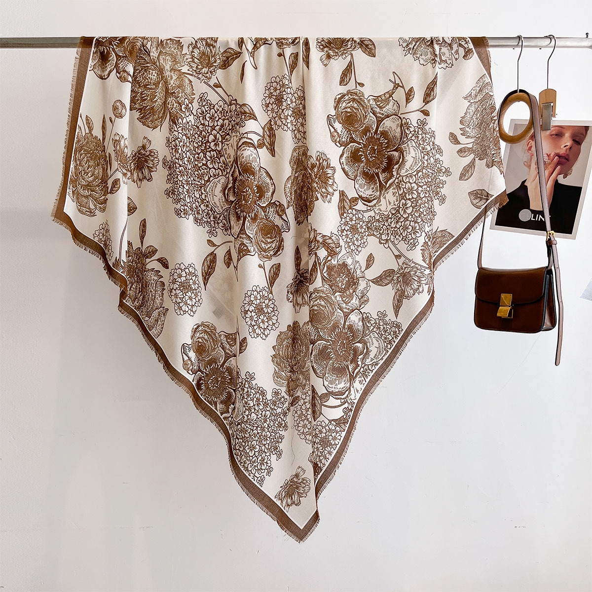 Écharpes de plage 130*130cm, grand châle pour femmes, foulard carré imprimé floral d'été, écharpes de luxe, bandanas, hijab élégant