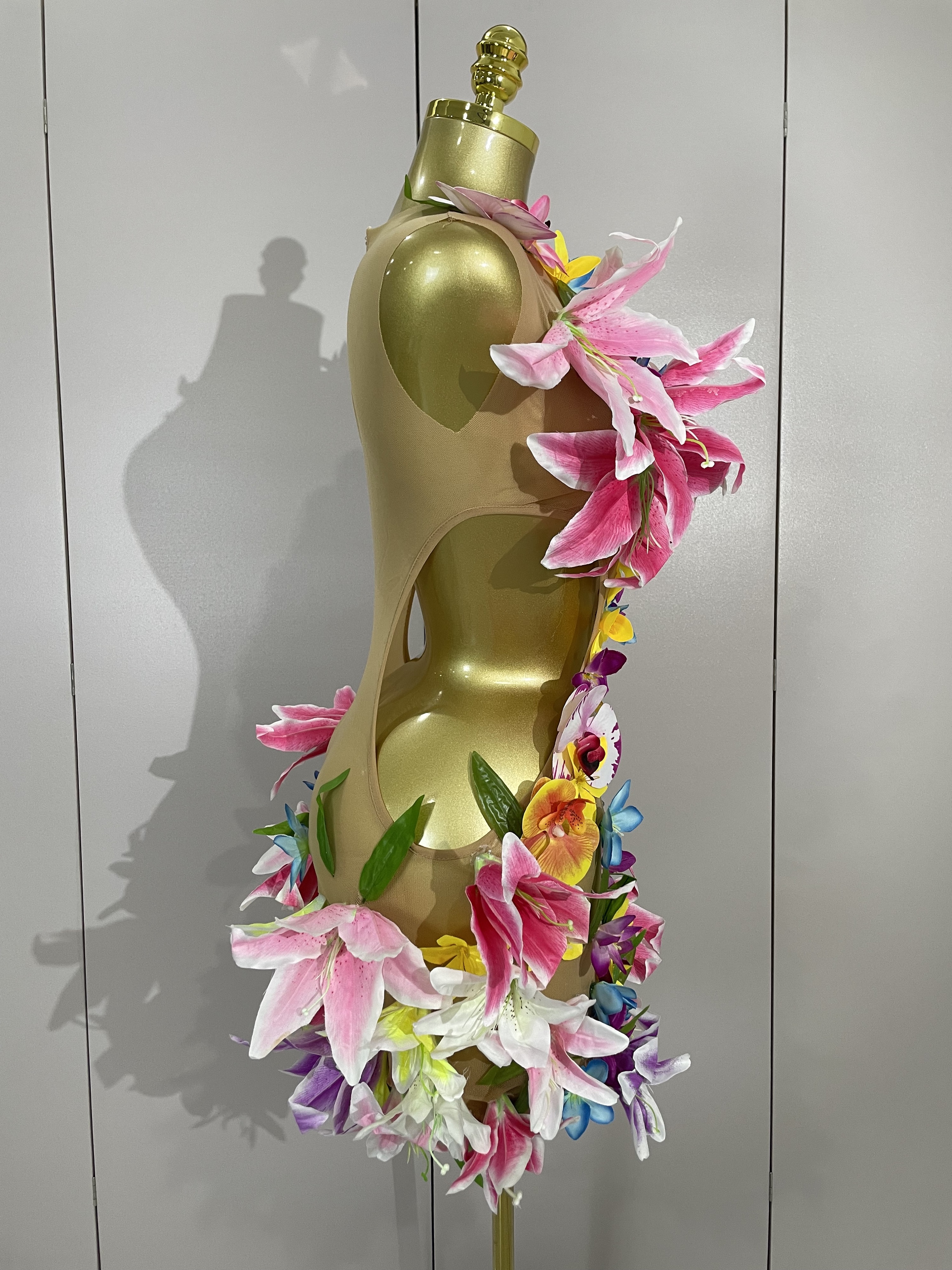 Femmes soirée robes de fête d'anniversaire fleurs colorées sans manches Sexy maille voir à travers Mini robe discothèque danseur scène porter