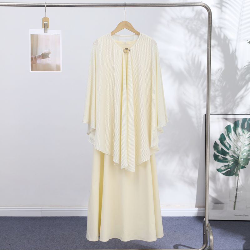 Élégante Abaya plissée crème 2 pièces avec cape, ensemble tendance et modeste, robe longue confortable en satin, tenue de bureau musulmane 2026, nouvelle collection