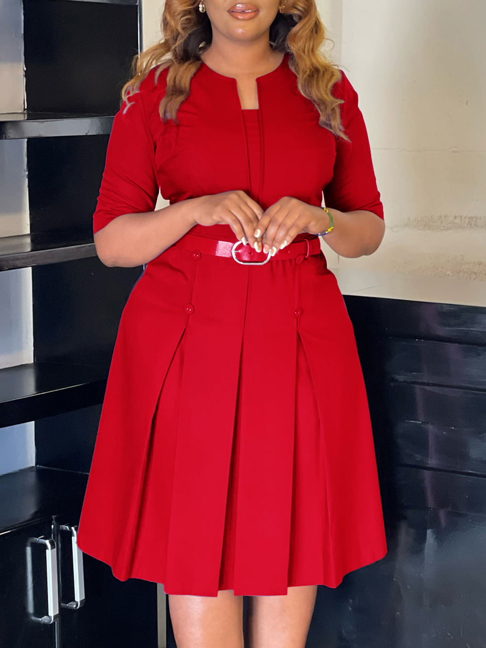 Robe élégante de couleur unie, grande taille, pour femmes, idéale pour l’automne, avec manches trois-quarts, un modèle à la fois tendance et raffiné.