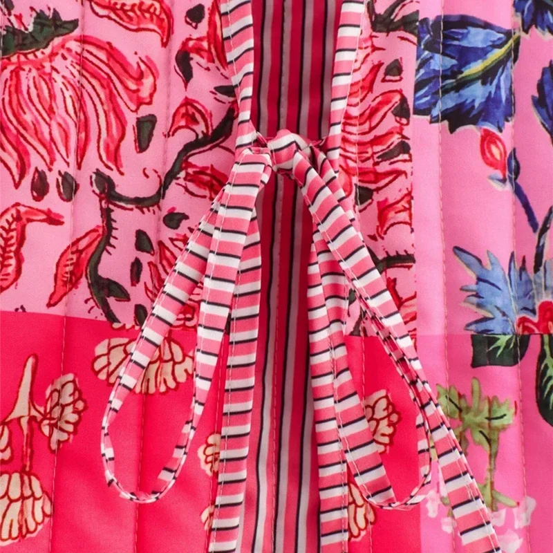 Gilet matelassé sans manches pour femme, style ethnique, imprimé floral patchwork, avec laçage à la taille, coupe courte chic 2024