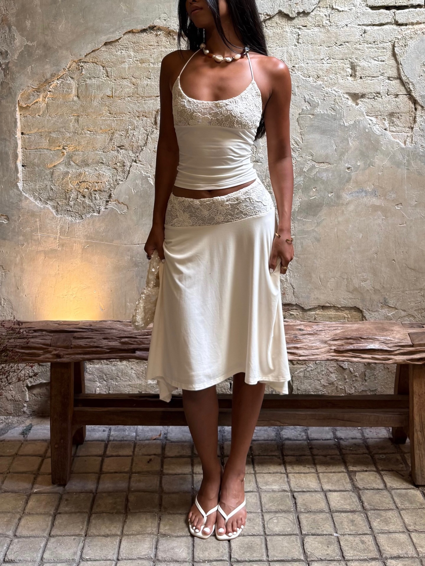 Ensemble 2 pièces sexy pour femme : Robe bustier et jupe asymétrique unie, froncée, chic, avec patchwork de dentelle, idéale pour la plage ou les soirées.