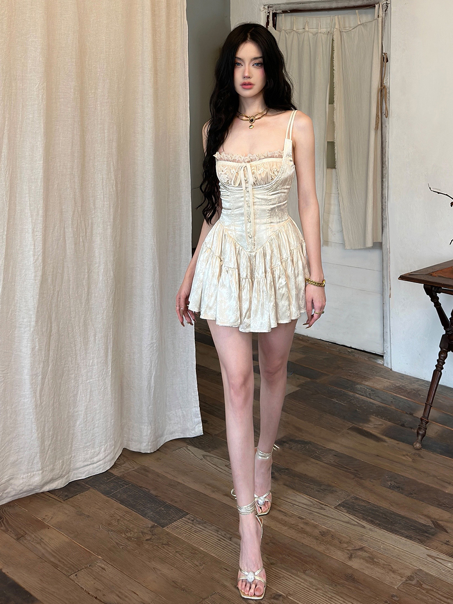 REDDACHiC Mini-robe rétro médiévale en satin et short en dentelle, combinaison-camisole corset fleuri style coquette, pour rendez-vous, soirée, été, vêtements pour femmes