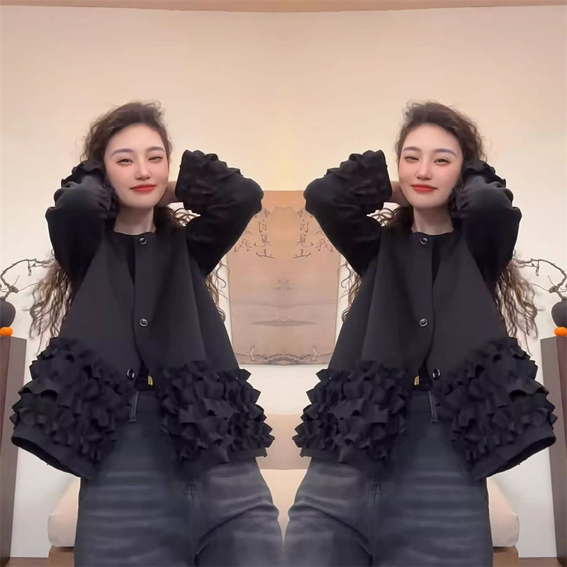 Manteau pour femme, design tendance, bordure à volants, manteau noir, idéal pour le printemps et l’automne, beau col rond, coupe ample, manches longues, vêtement d’extérieur décontracté.