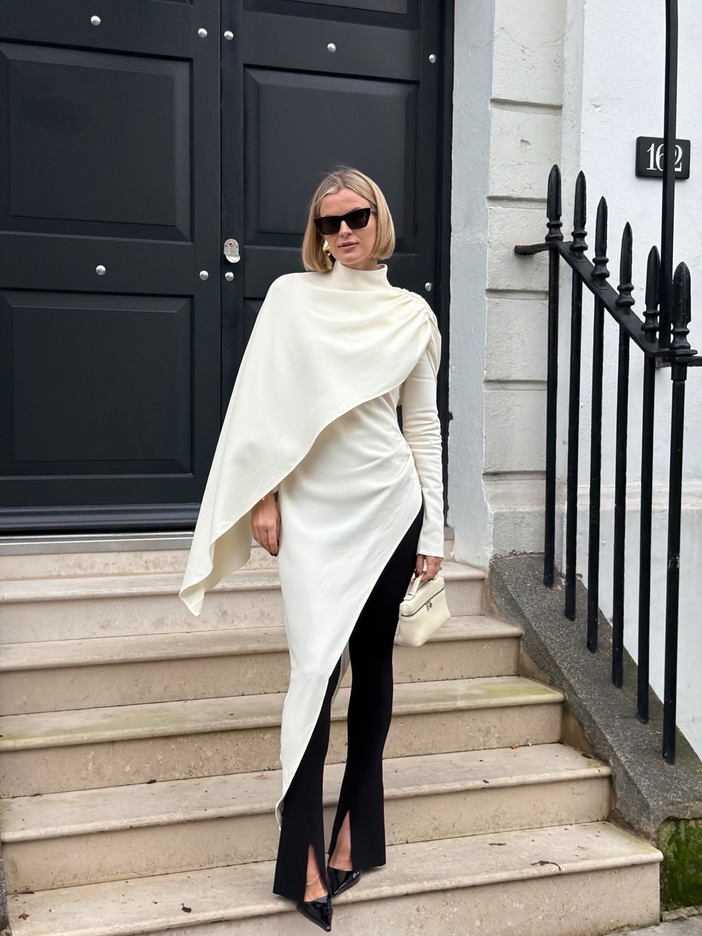 Robe longue asymétrique plissée à col semi-montant et taille cintrée pour femme