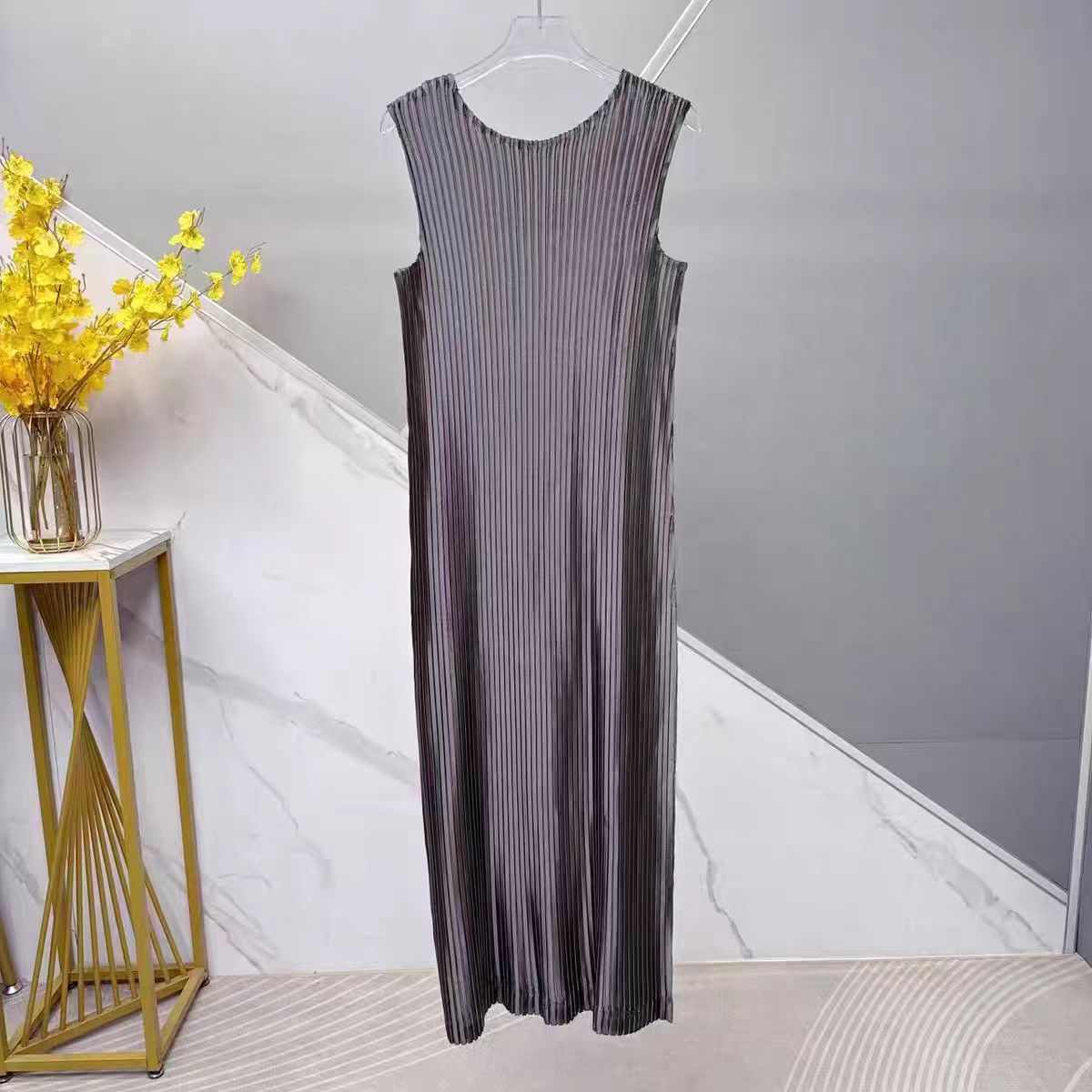 Haut à manches longues plissé à col rond et manches chauve-souris bordeaux pour femme, tissu brillant, mode décontractée, tenue quotidienne, tendance chic
