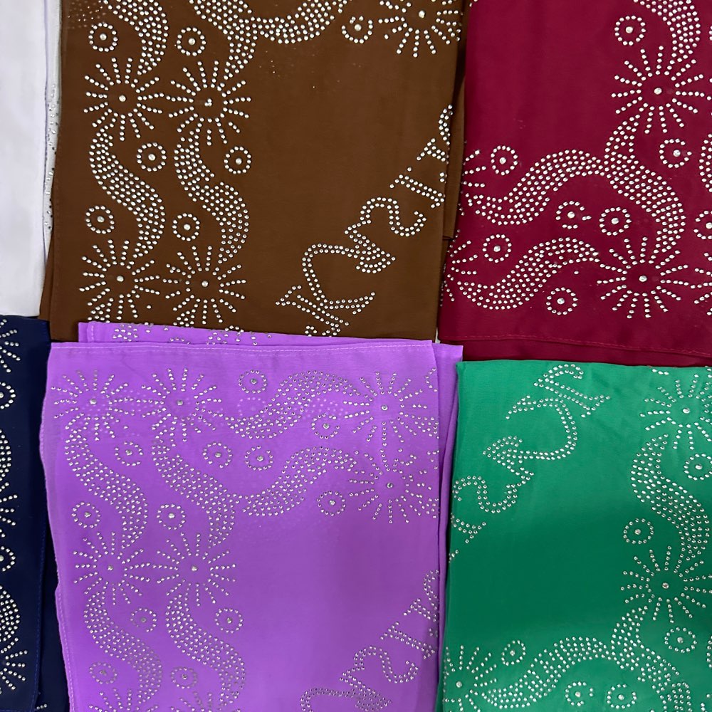 Foulard Hijab Uni en Mousseline Africaine avec Petits Strass Brillants pour l'Été et l'Hiver – Vente en Gros