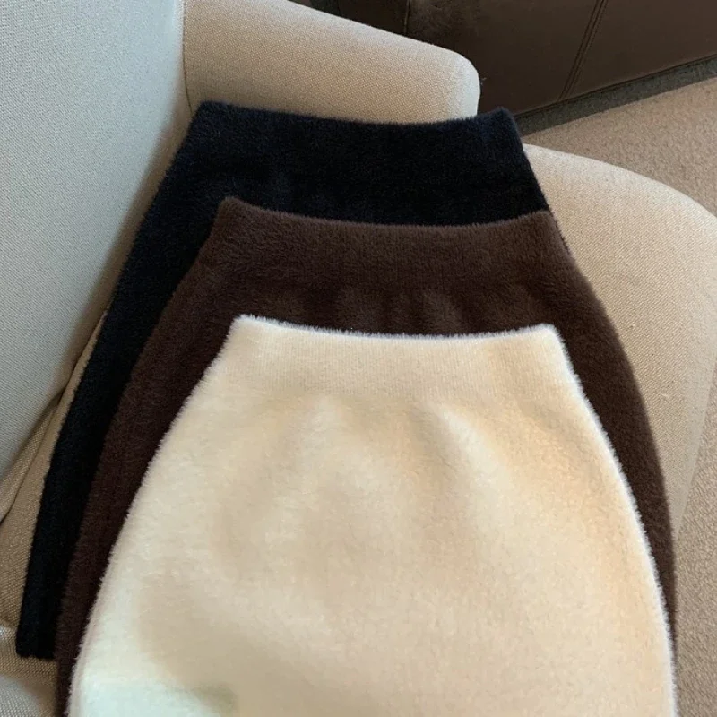 Taille élastique mince femmes jupe courte Sexy élégant tout-Match basique Mini jupe hiver doux décontracté tricot Imitation vison fourrure jupe