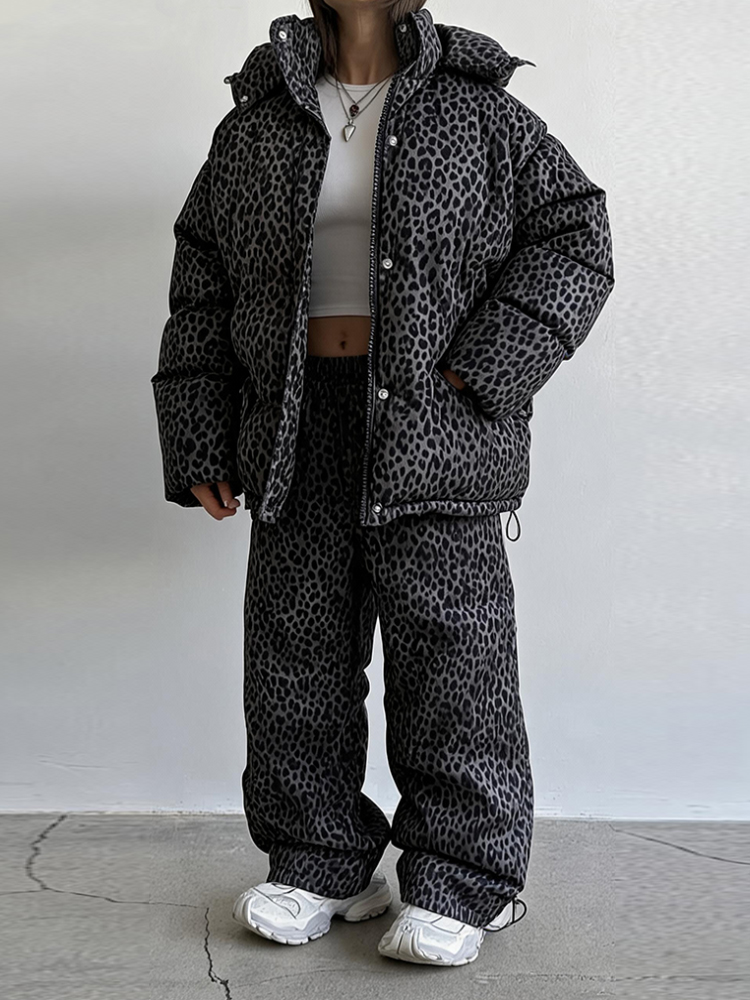 Ensemble 2 pièces matelassé à rayures verticales : Doudoune ample à capuche unie et pantalon de neige taille haute pour femme – Collection Hiver 2026 – Tenue décontractée et tendance