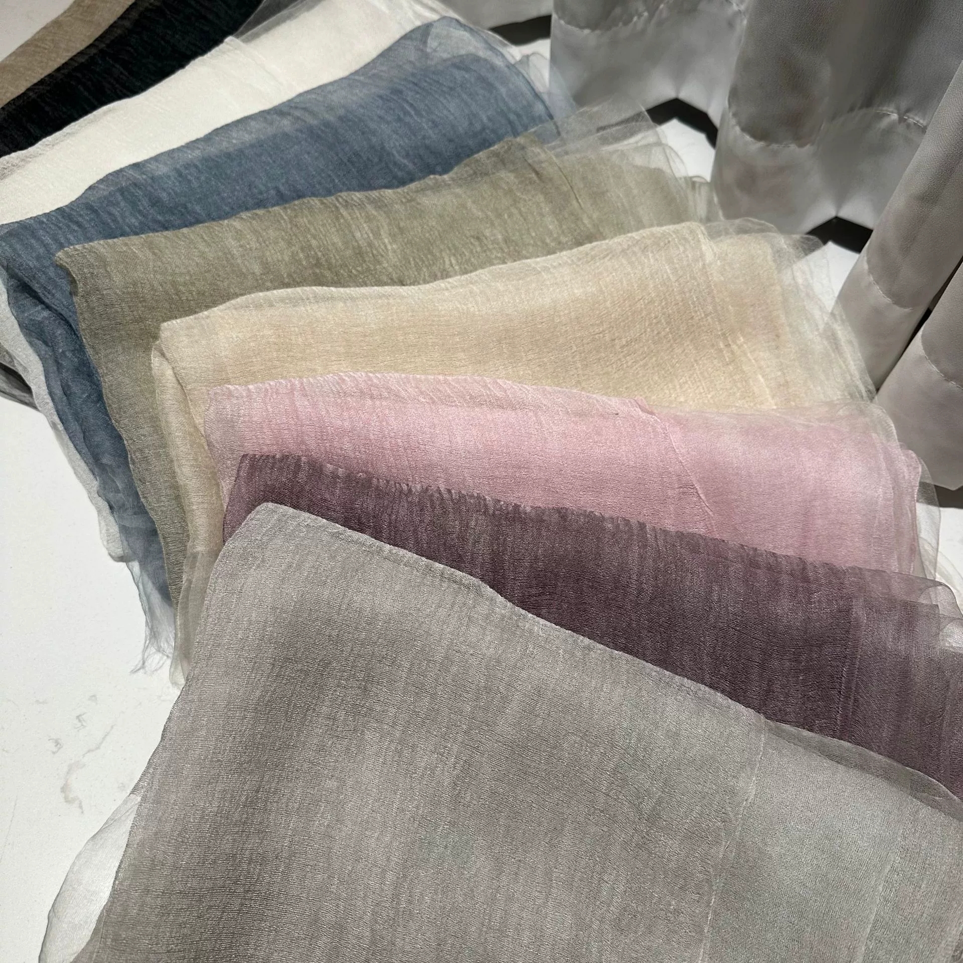 Écharpe en soie élégante et légère pour femme, protection solaire, châle polyvalent fin, écharpe rétro pour femme