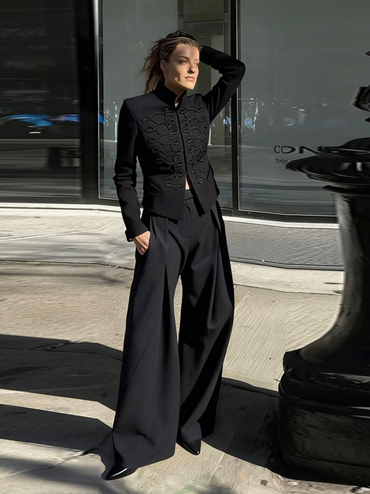 Blazer court élégant pour femme, veste ample à col montant et épaulettes, simple boutonnage, chic pour le bureau, collection Printemps 2026