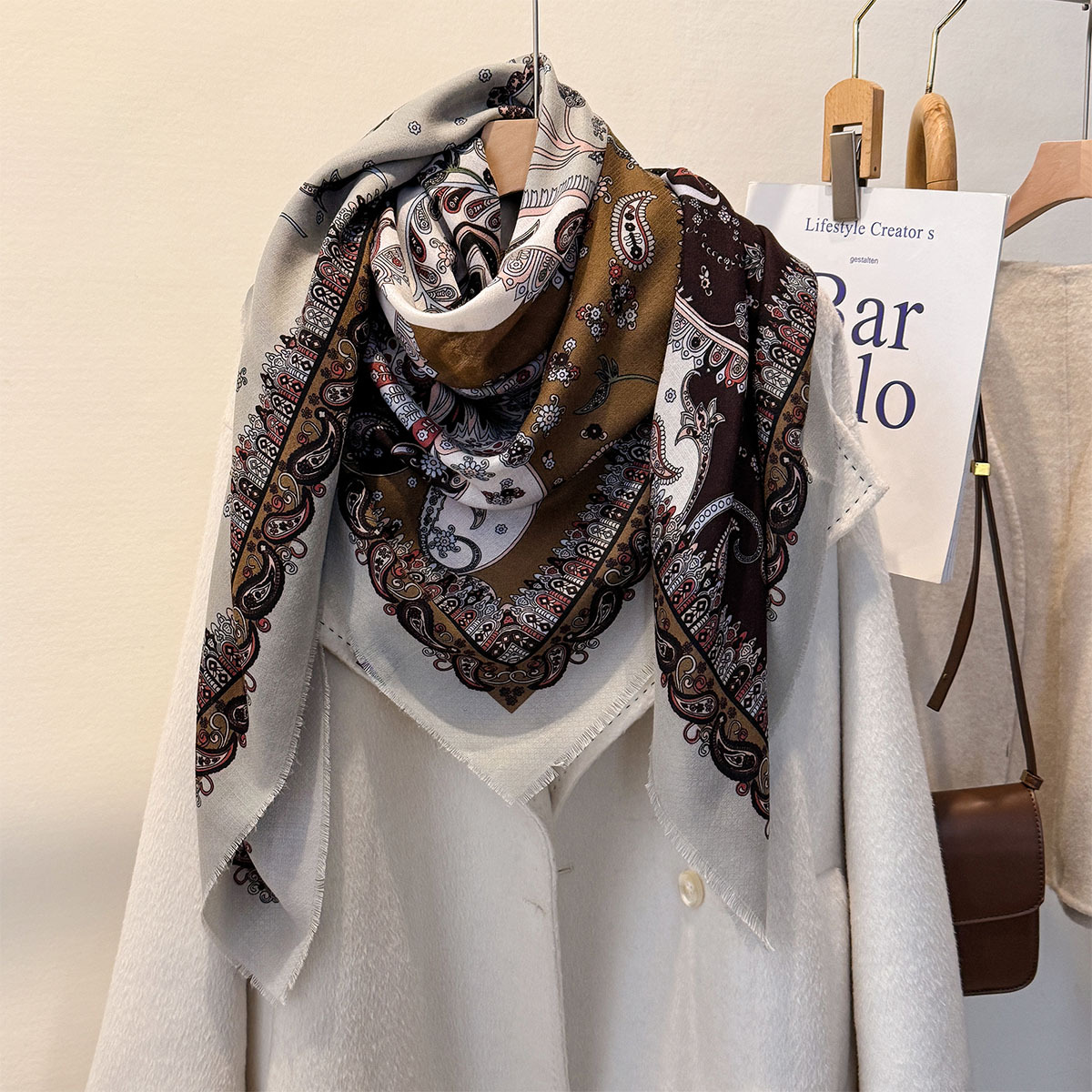 Écharpes de plage 130*130cm, grand châle pour femmes, écharpe carrée imprimée paisley de luxe, écharpes respirantes d'été, bandanas, hijab élégant