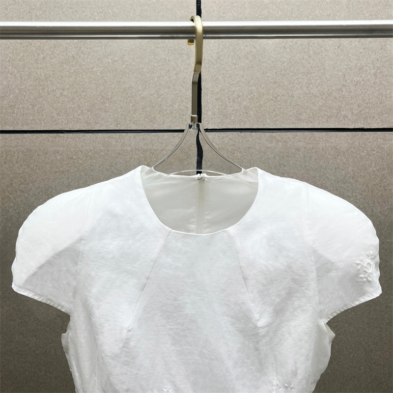 Robes décontractées pour femmes Nouvelle robe mini brodée de fleurs pour l'été 2026 Robe courte en mélange de ramie à col rond style Y2K pour les vacances