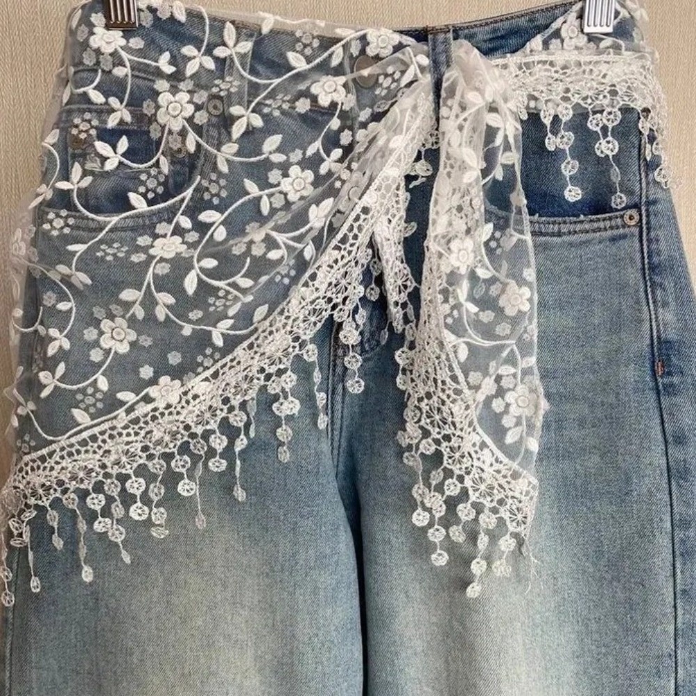 Écharpe triangulaire en dentelle brodée de motifs floraux, écharpe de hanche en dentelle ajourée brodée de motifs floraux, forme triangulaire, idéale pour superposer et couvrir, style Y2K.