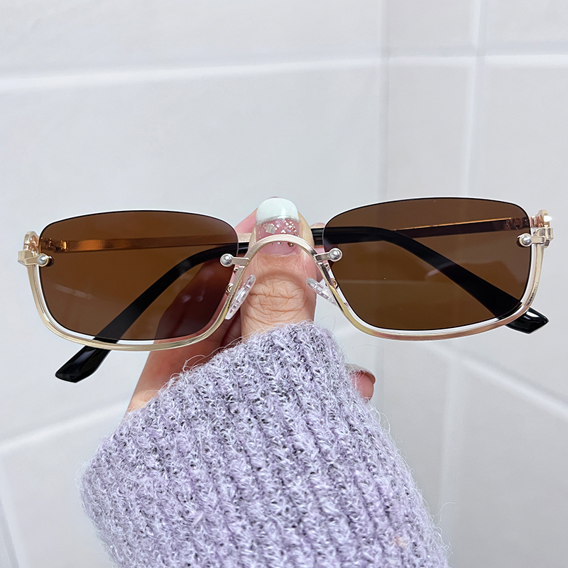 Lunettes de soleil demi-cerclées carrées pour femmes, marque de luxe, petites montures métalliques, style rétro rectangulaire, noires, lunettes de soleil tendance pour femme.