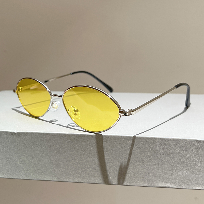Lunettes de soleil ovales vintage 2026, nouvelles lunettes de soleil tendance à monture métallique, couleur unie, décontractées pour l'extérieur, lunettes de soleil rétro tendance pour femmes, UV400