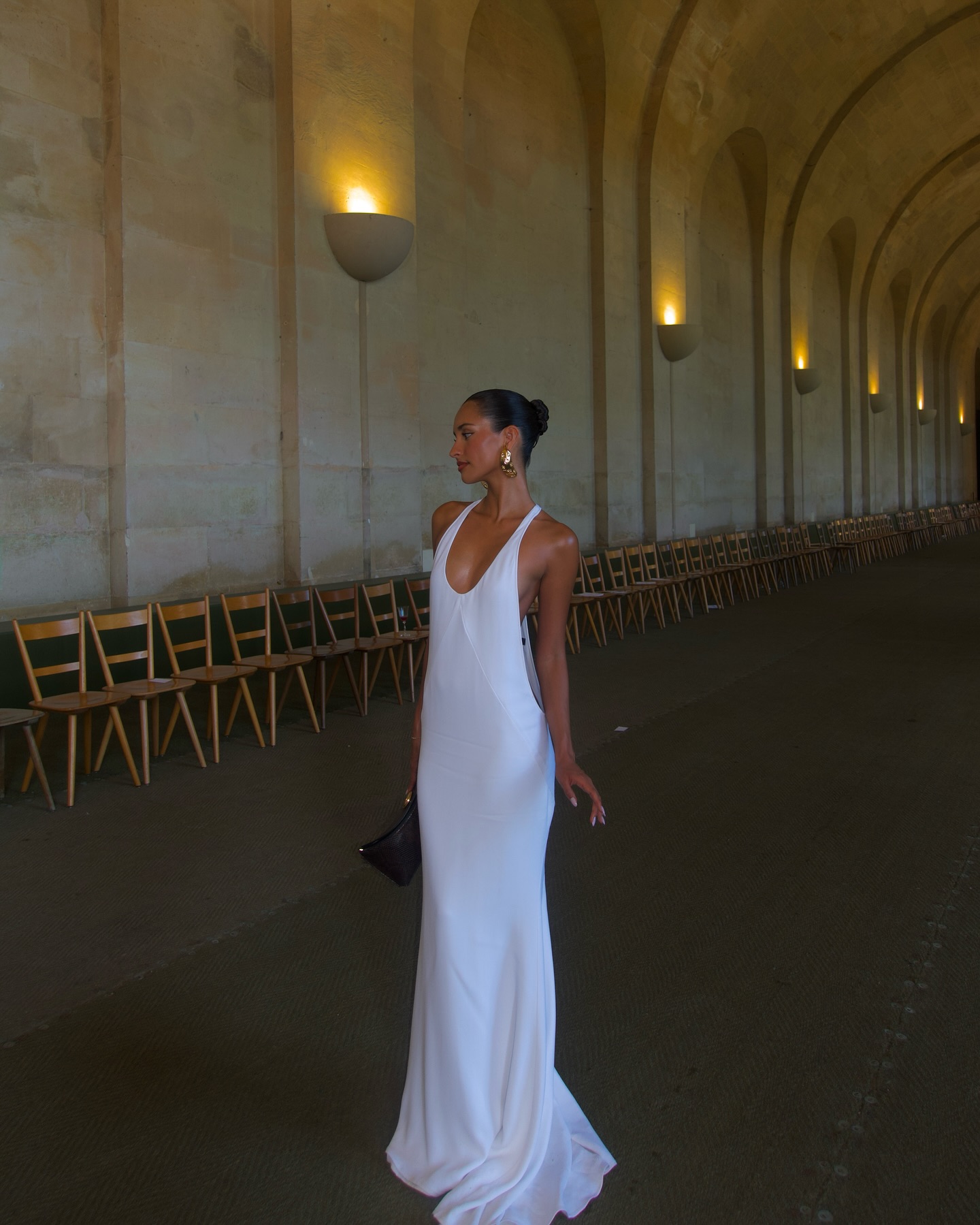 Robe de soirée longue en soie blanche pour femmes, élégante, décolleté en V profond, bretelles fines, Silhouette ajustée, robe formelle de bal de mariage
