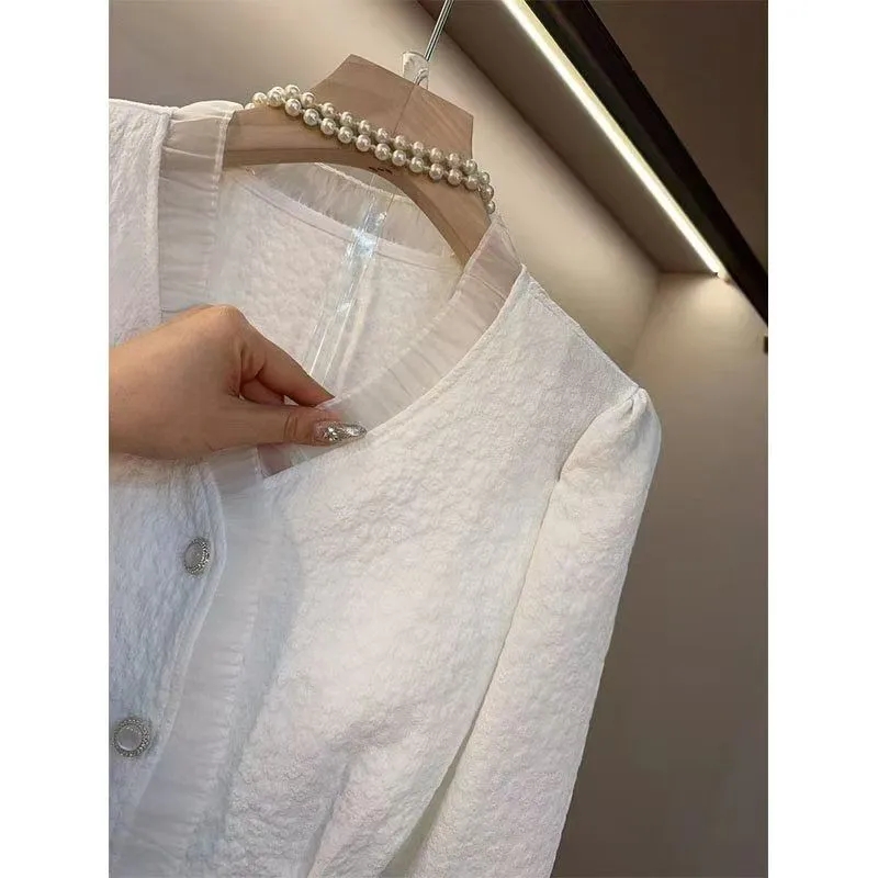 Chemisier Chic et Élégant à Manches Longues pour Femme, Nouvelle Collection Automne, avec Dentelle et Col en V, Coupe Cintrée pour une Silhouette Raffinée