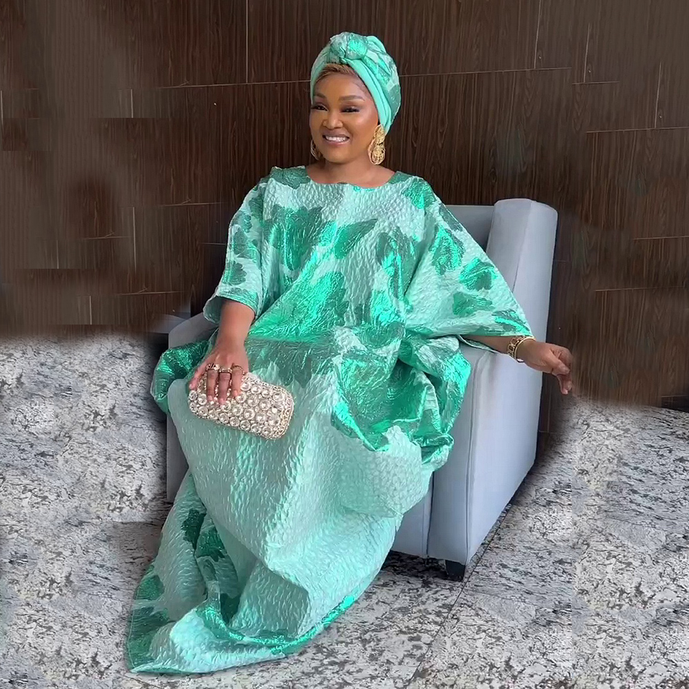 Robe de soirée jacquard personnalisée à manches chauve-souris et col rond, style mode afro-américaine, avec motifs dorés à chaud
