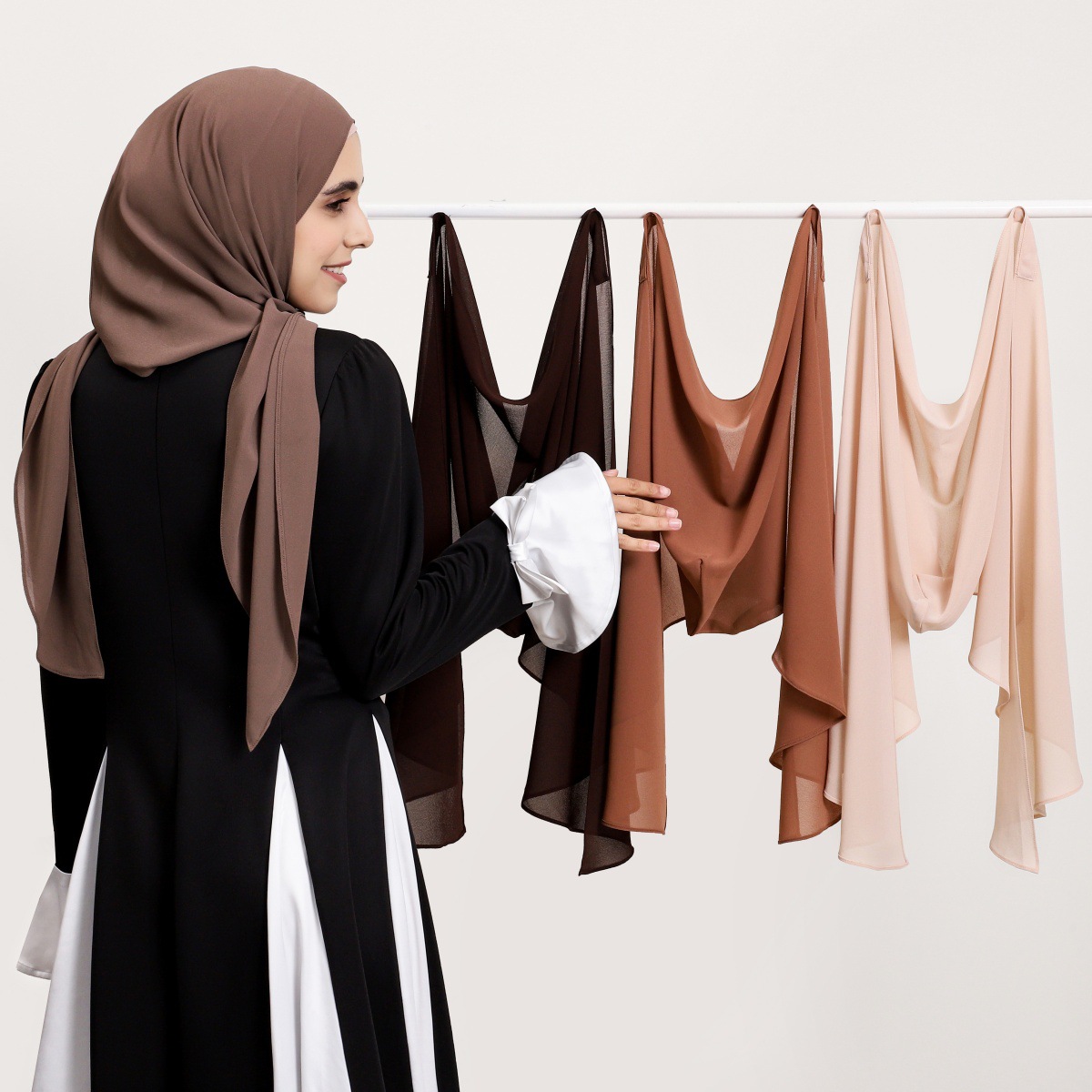2025 Ramadan femmes solide écharpe intégré magnétique musulman en mousseline de soie Hijab châles tête enveloppement Hijabs foulards dames Foulard islamique