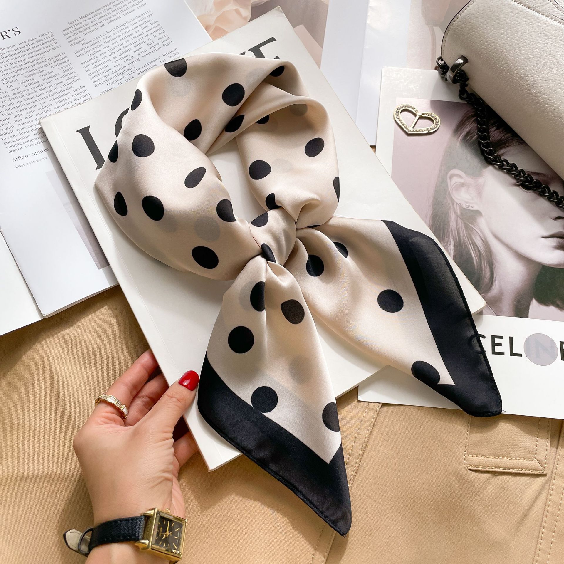 Haute qualité noir blanc foulard en soie foulard carré en soie pour femmes sac à main écharpe de luxe pour les femmes foulard en soie de créateur