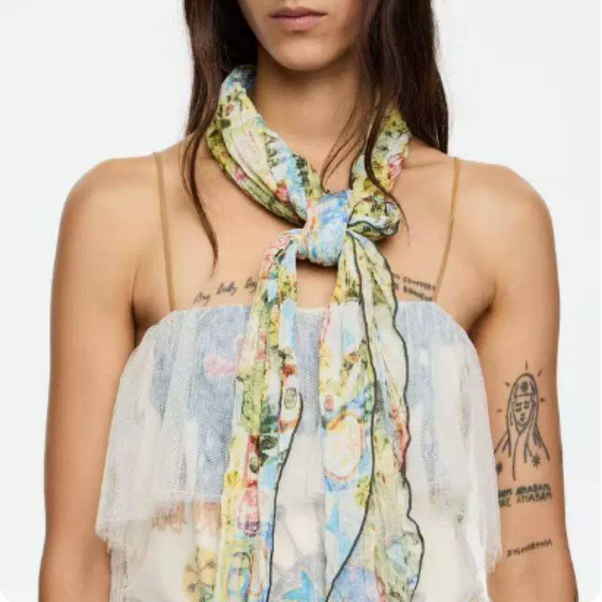 Écharpes en soie pour femmes, foulards de luxe haut de gamme 	 Écharpe carrée à motif graffiti, articles en liquidation